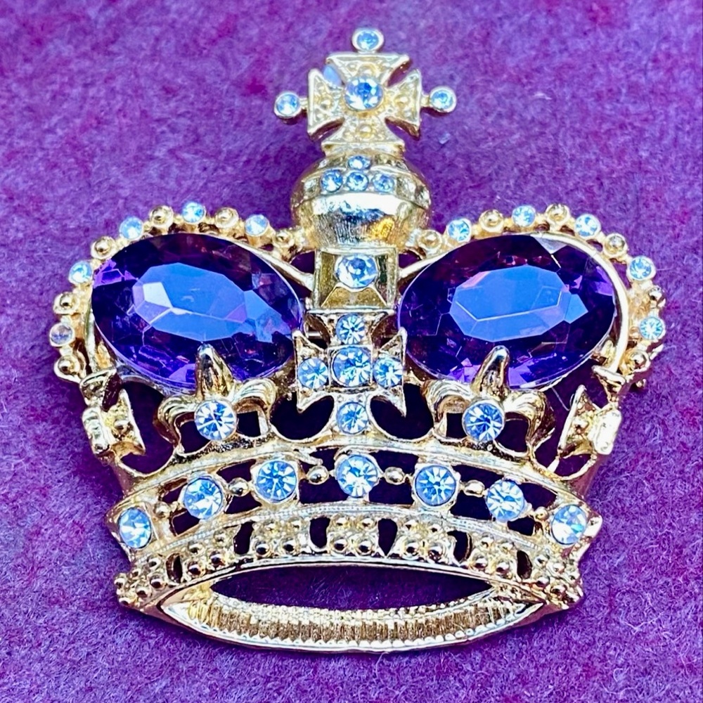 Stunning Gold and Gemstone Crown Brooch Lapel Jacket Pin